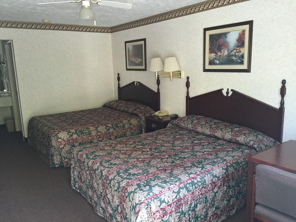 Deerfield Inn Somerville Room photo